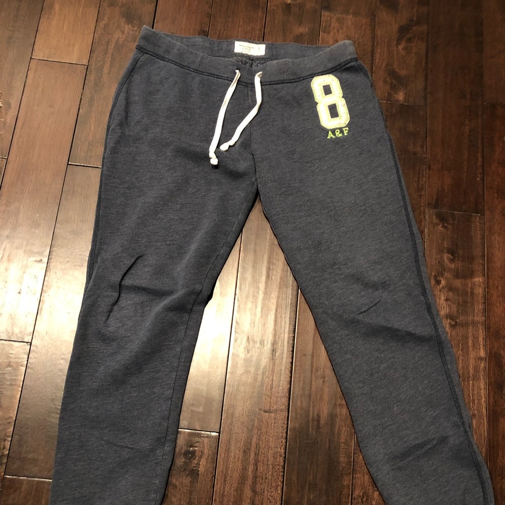 Cropped Abercrombie Sweat Pants